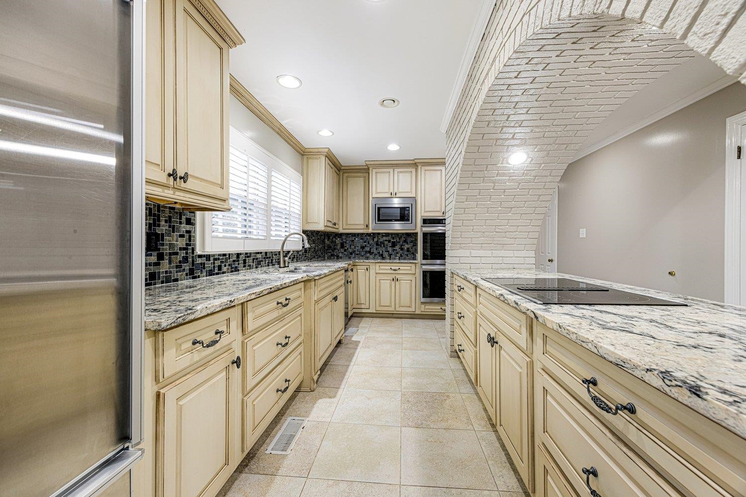 1330 PEBBLE CREEK LN