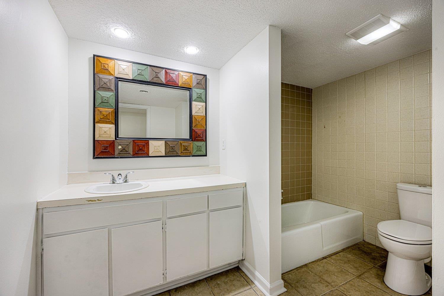 5918 JULIAN CT Unit: 1