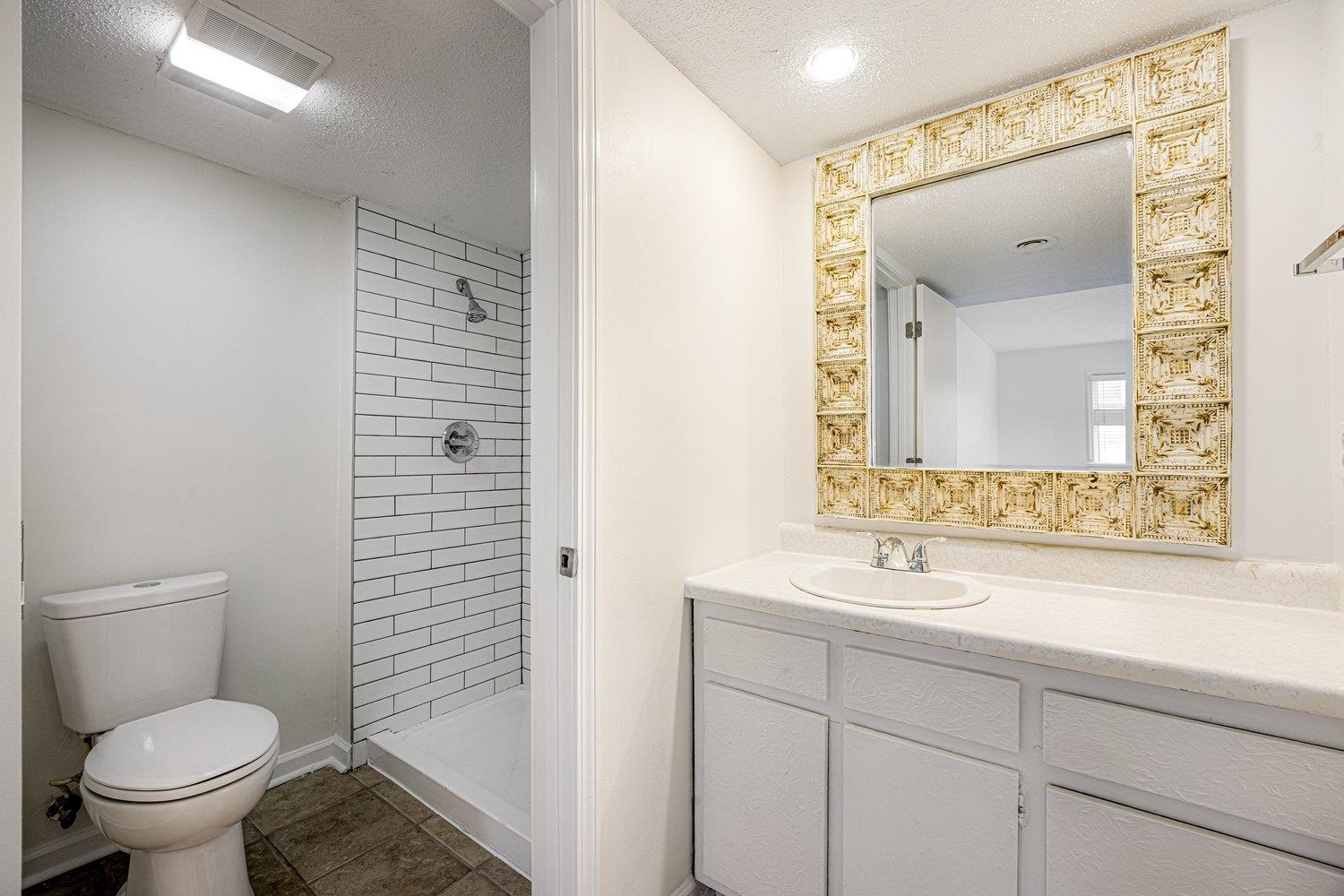 5918 JULIAN CT Unit: 1