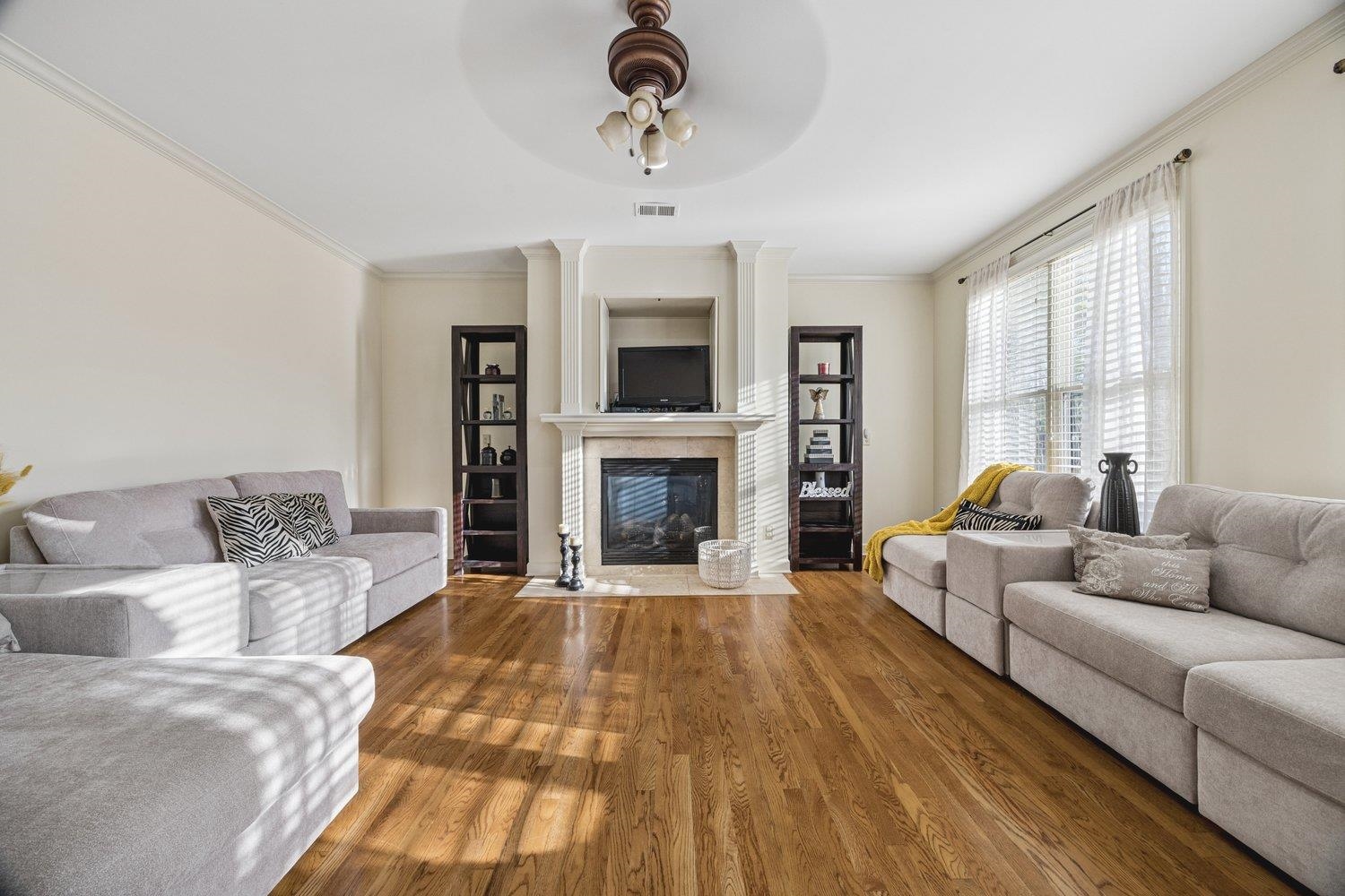 1854 ALMADALE FARMS PKY