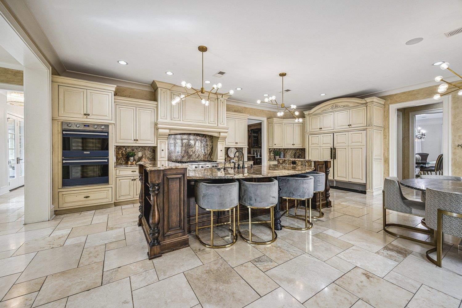 220 MOUNTAIN BROOK CV