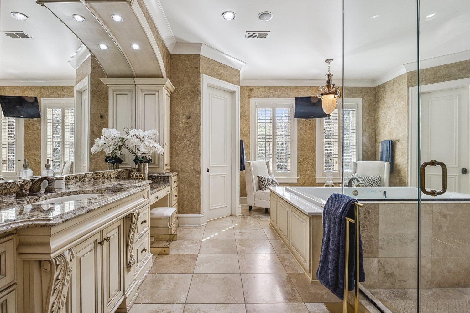 220 MOUNTAIN BROOK CV