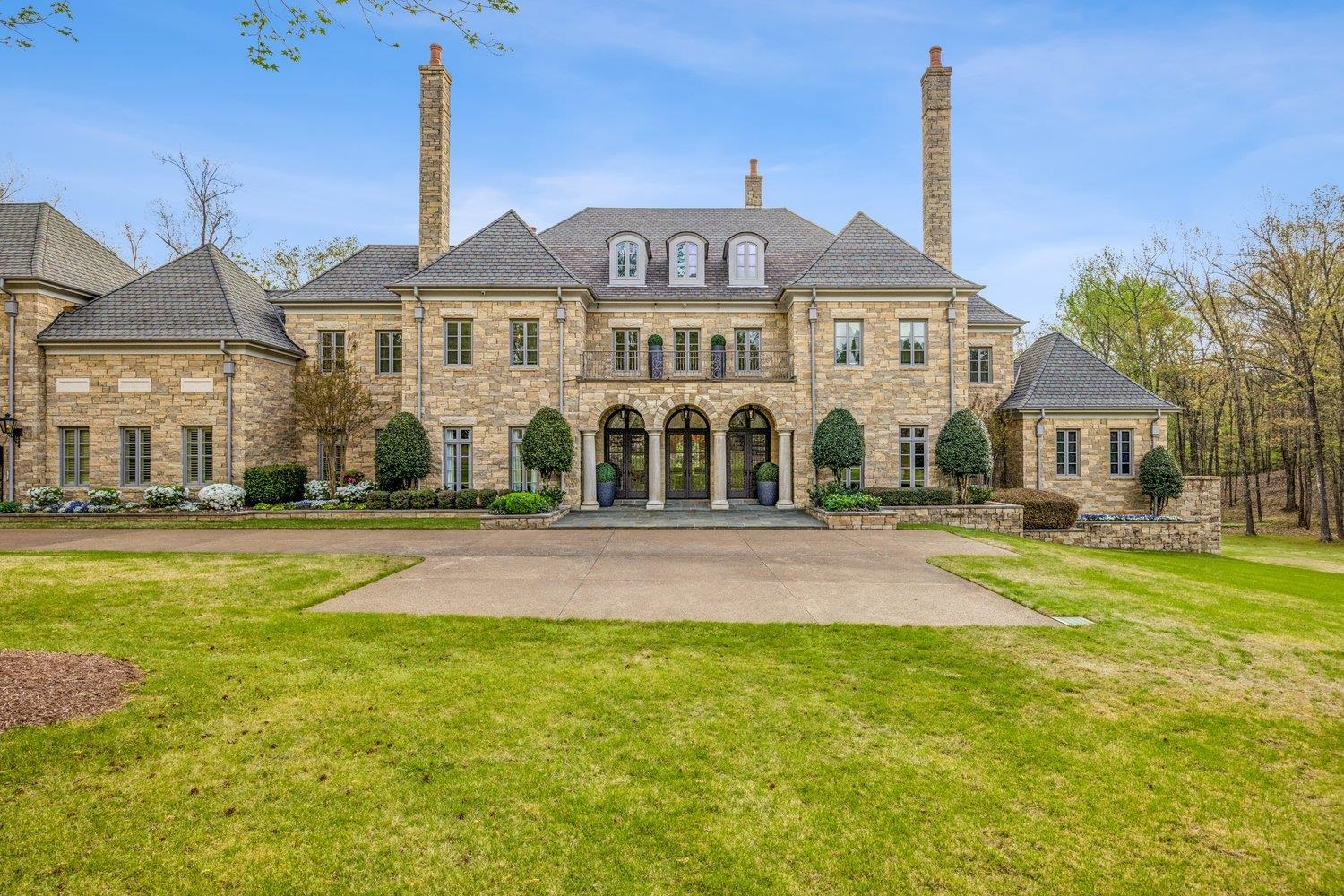 220 MOUNTAIN BROOK CV