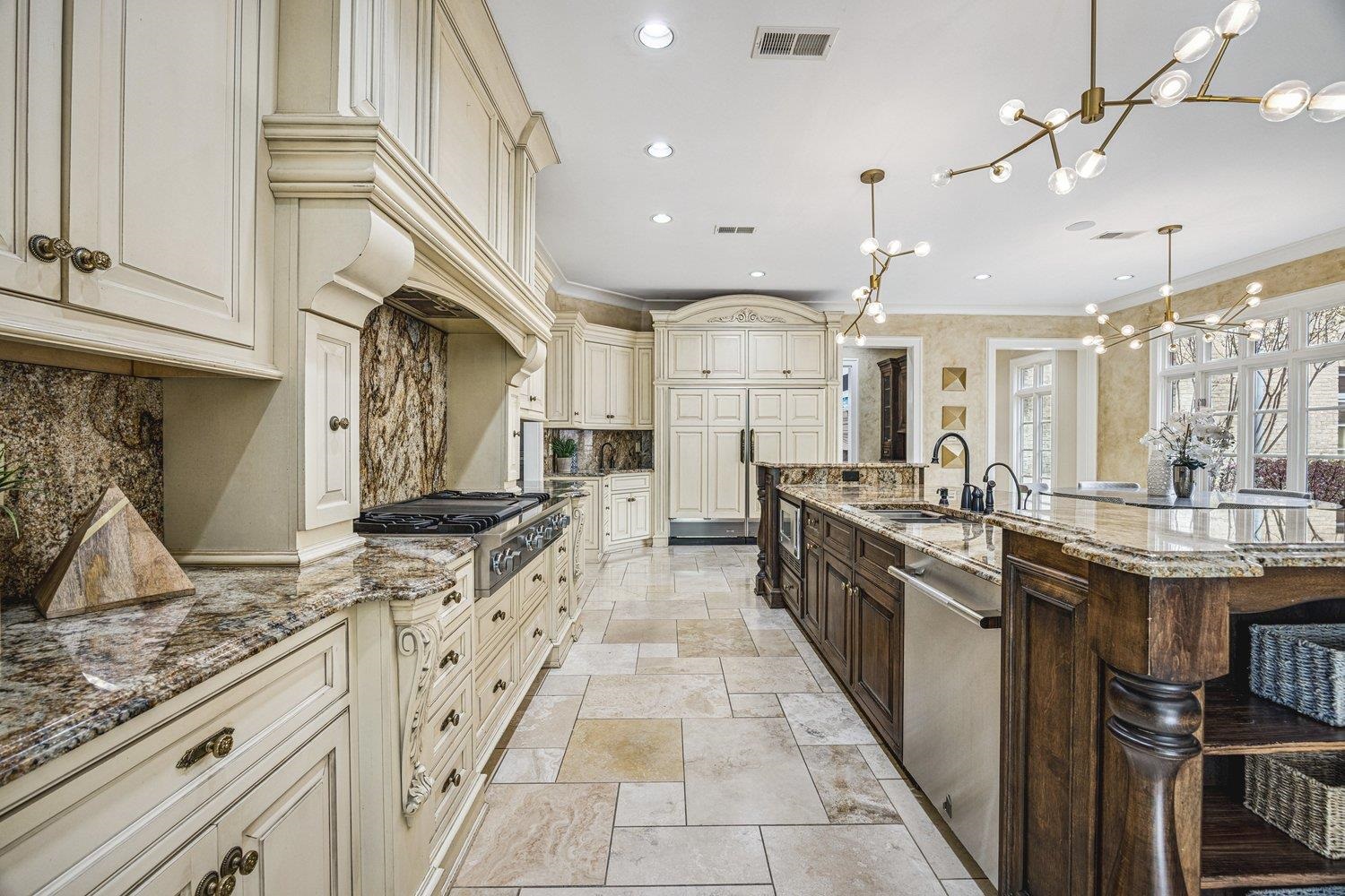 220 MOUNTAIN BROOK CV