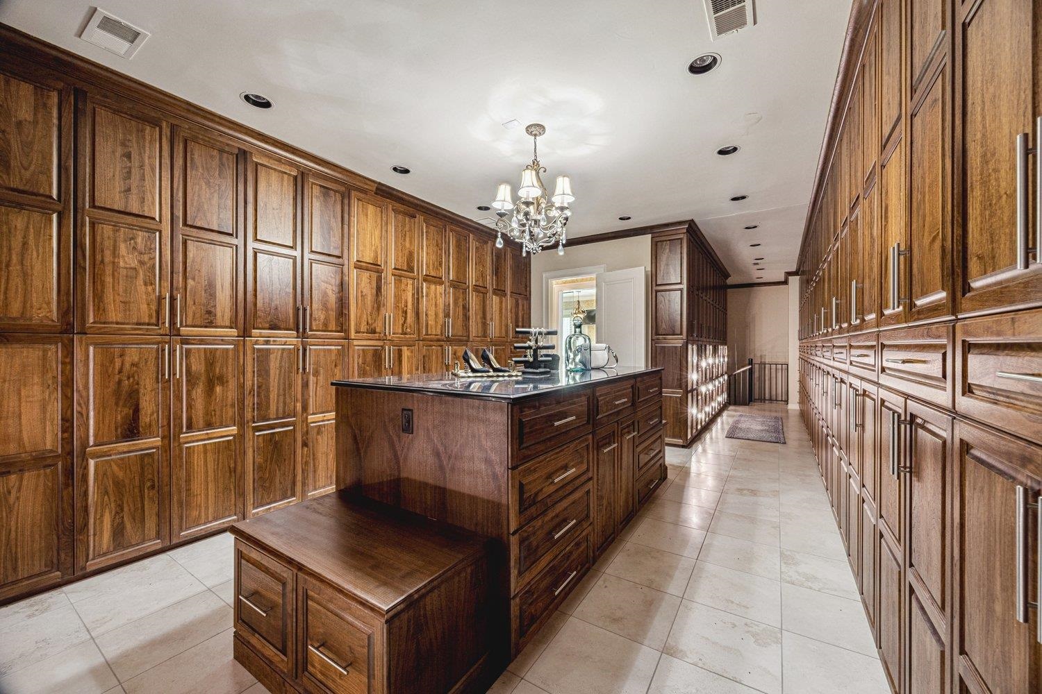 220 MOUNTAIN BROOK CV