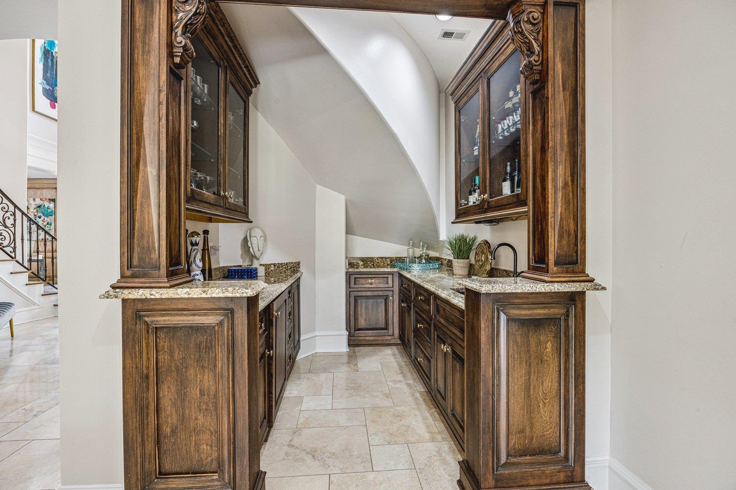 220 MOUNTAIN BROOK CV