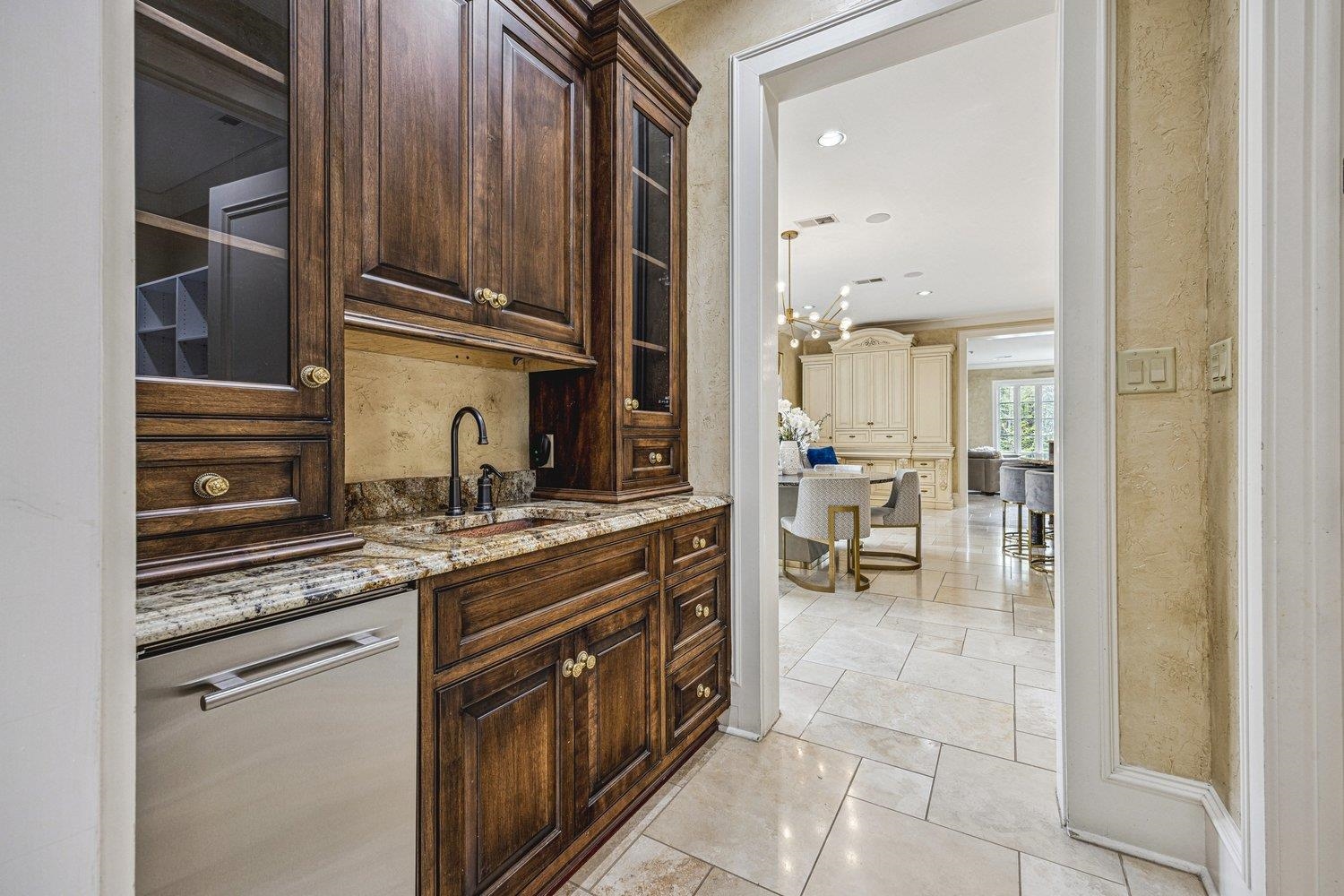 220 MOUNTAIN BROOK CV