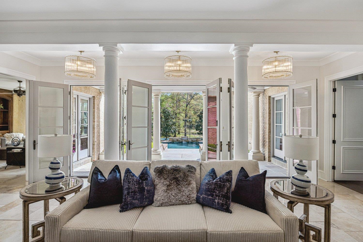 220 MOUNTAIN BROOK CV