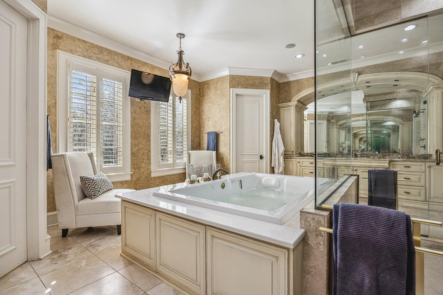 220 MOUNTAIN BROOK CV