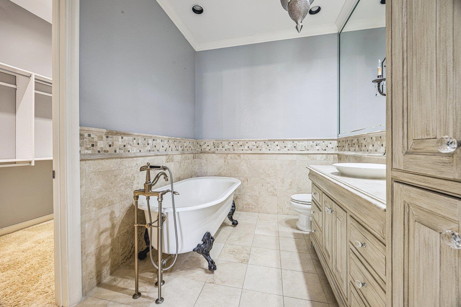 220 MOUNTAIN BROOK CV