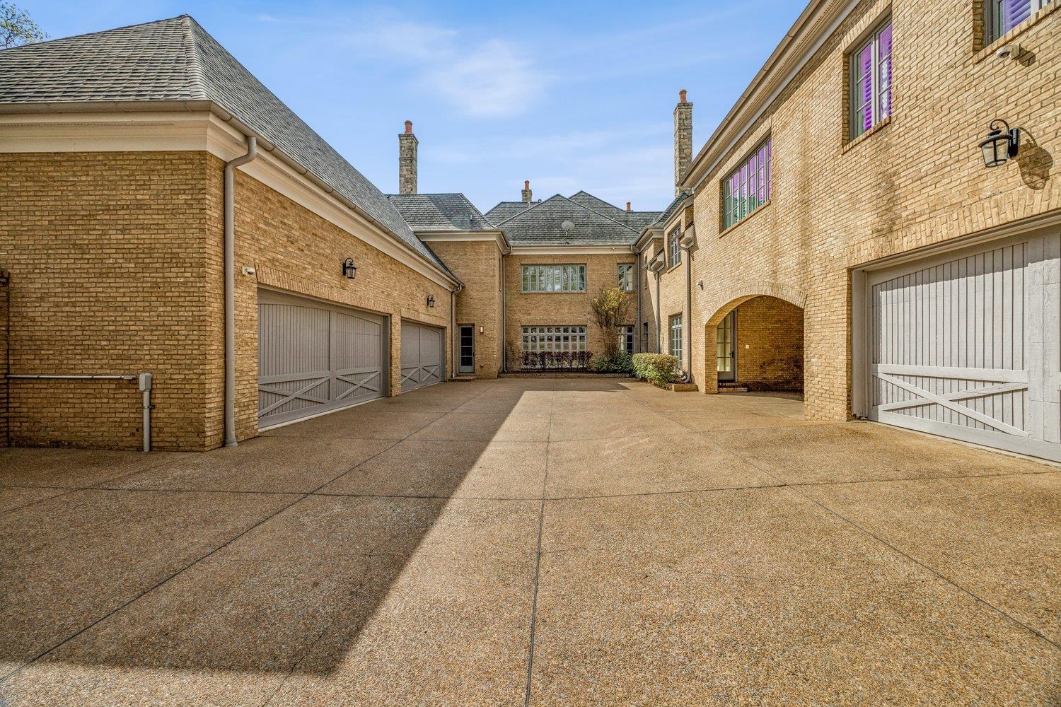 220 MOUNTAIN BROOK CV