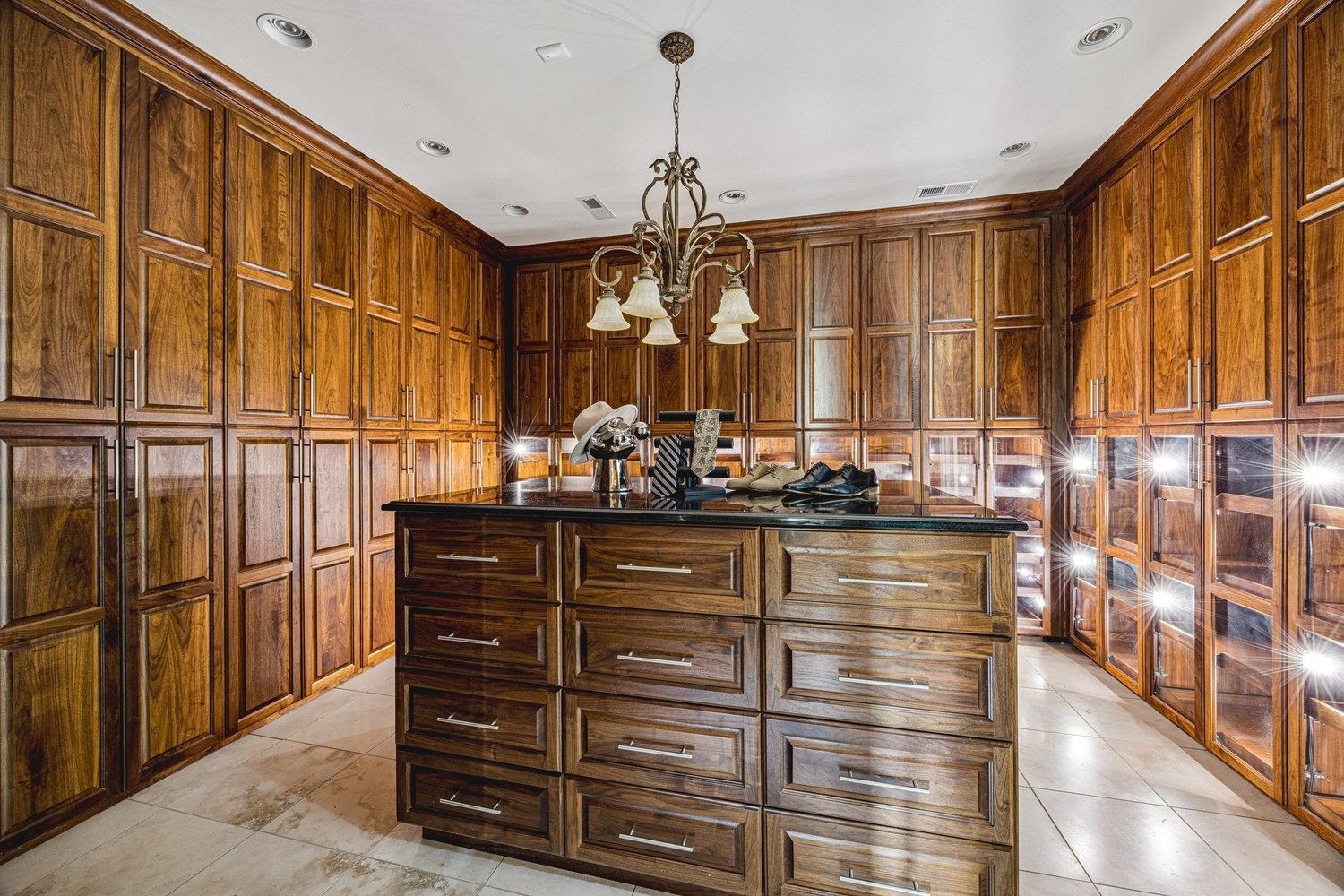 220 MOUNTAIN BROOK CV