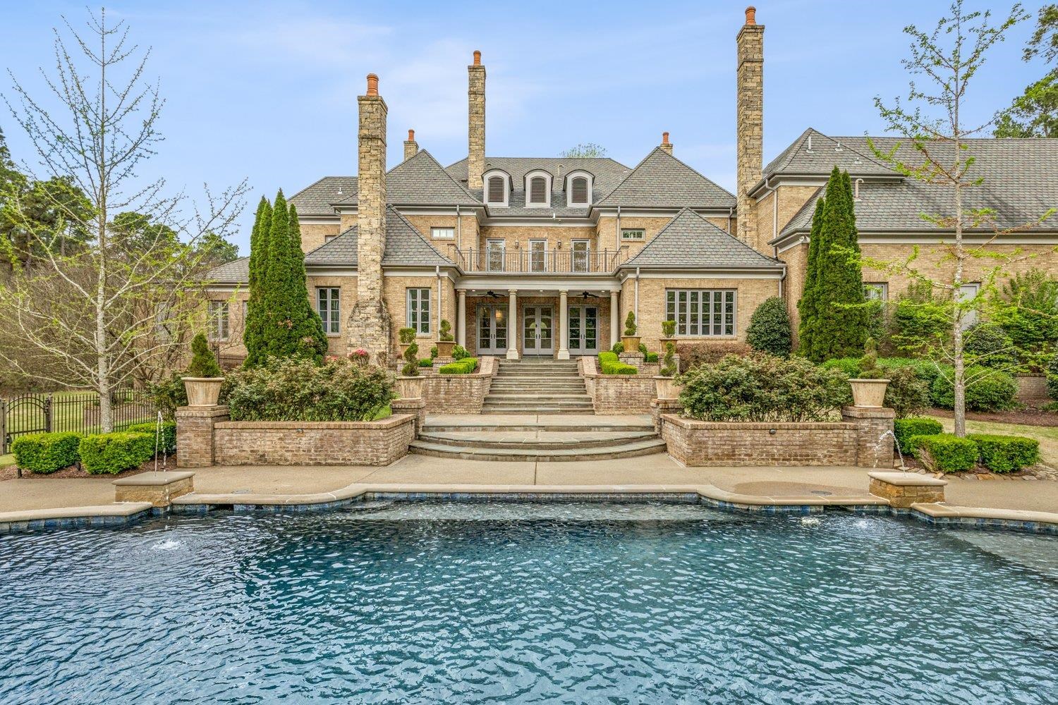 220 MOUNTAIN BROOK CV