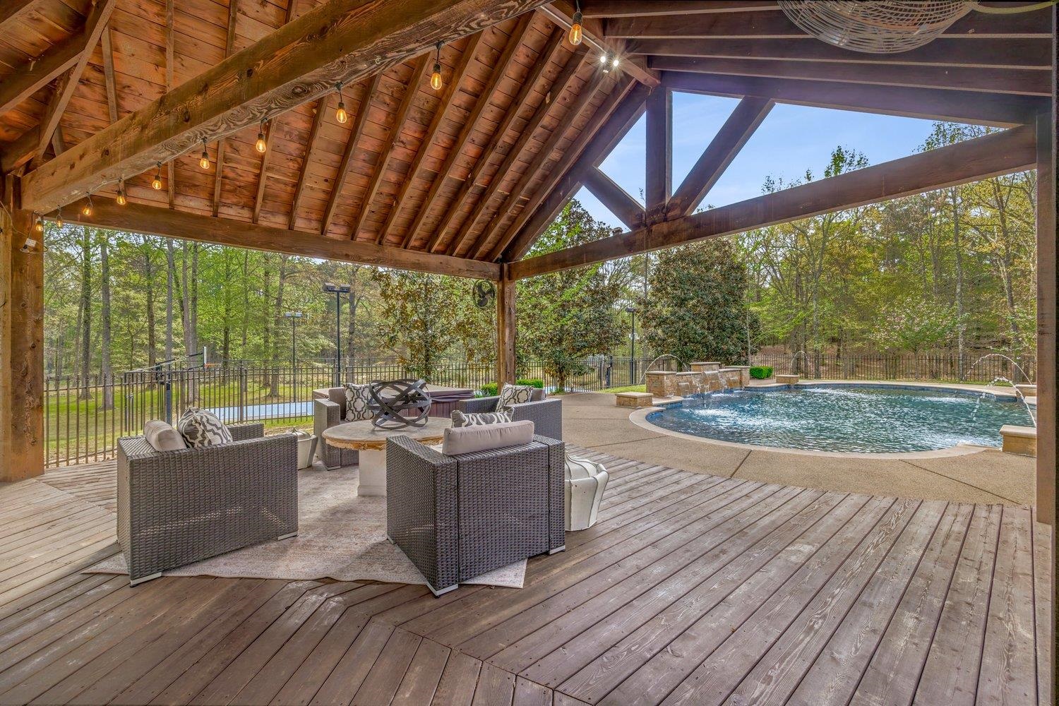 220 MOUNTAIN BROOK CV