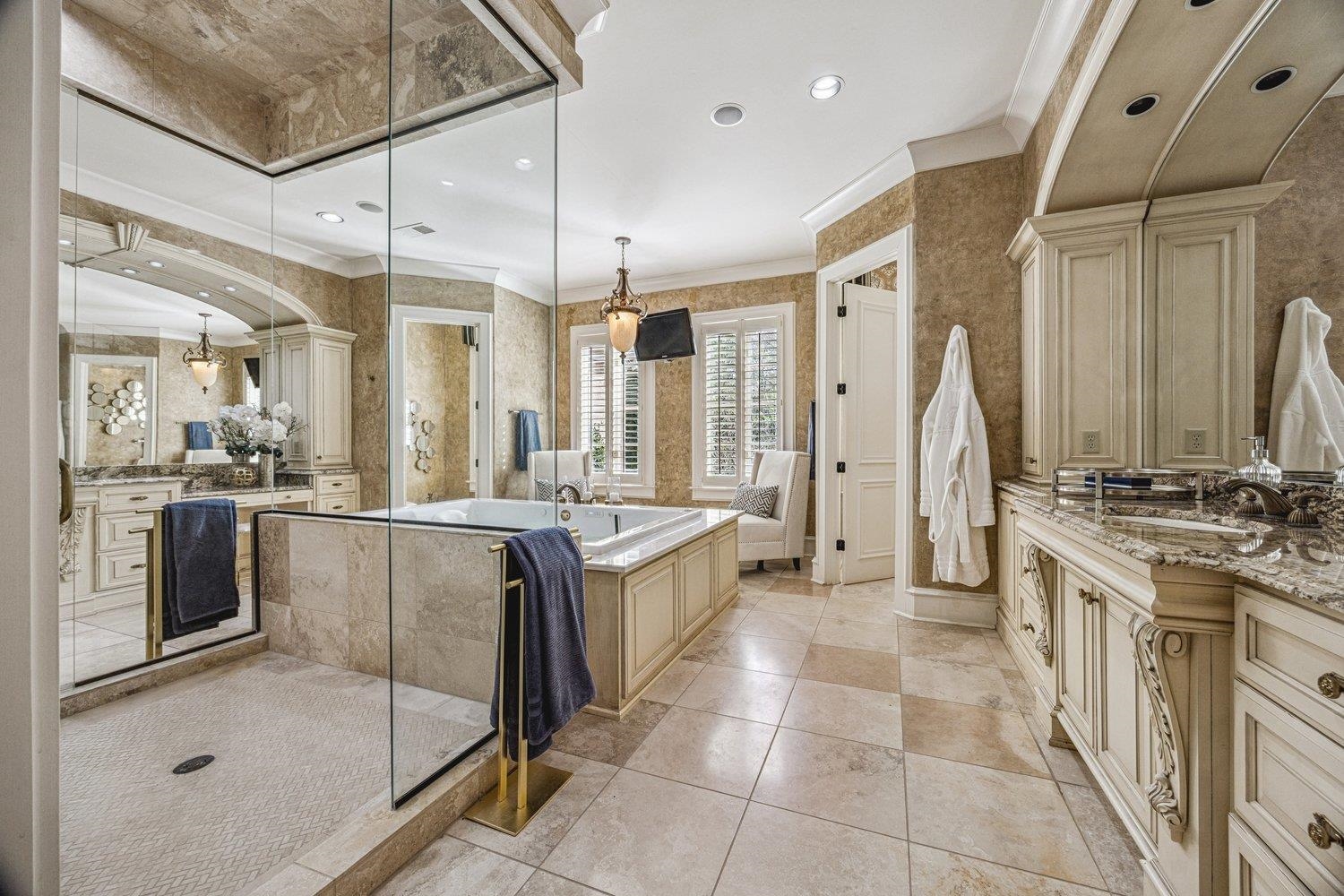 220 MOUNTAIN BROOK CV