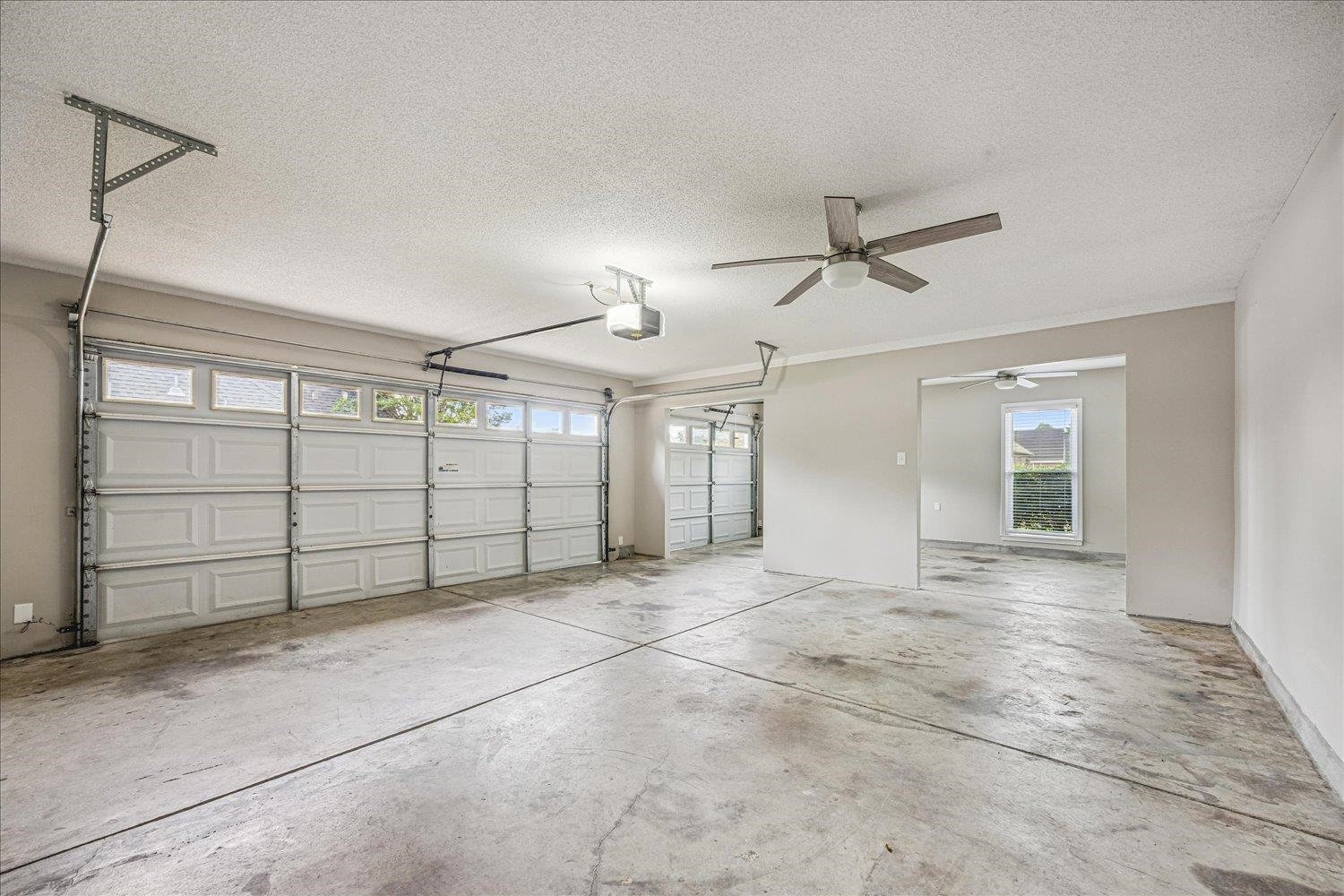 7560 GREYSTONE OAKS AVE