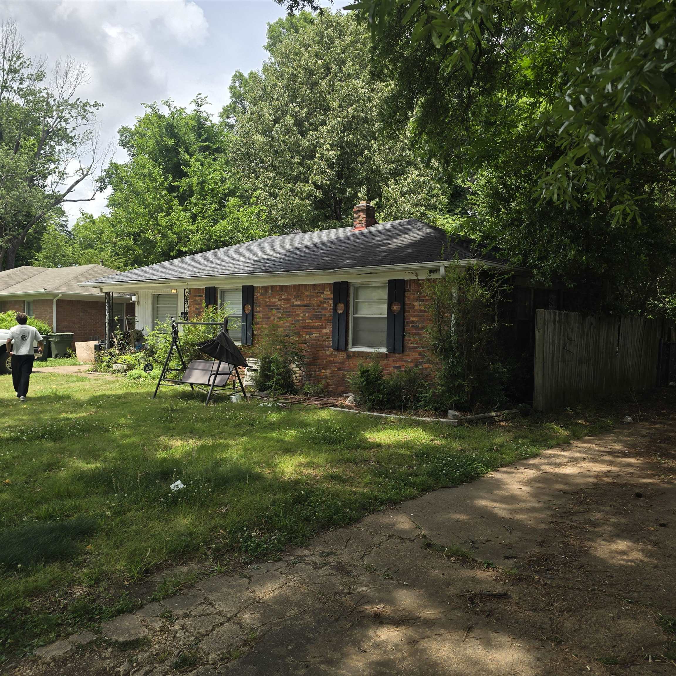 4242 FREDERICKS AVE