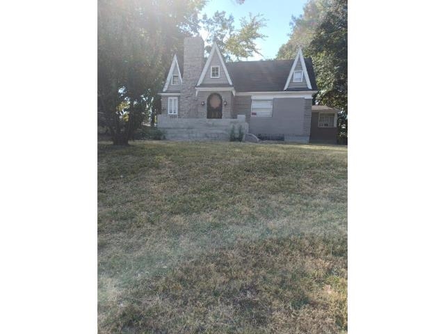 1351 E MALLORY AVE