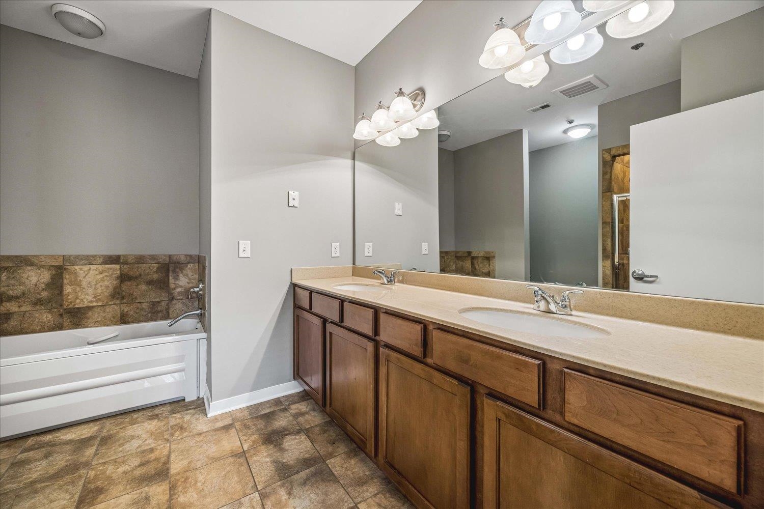 426 N FRONT ST Unit: 104