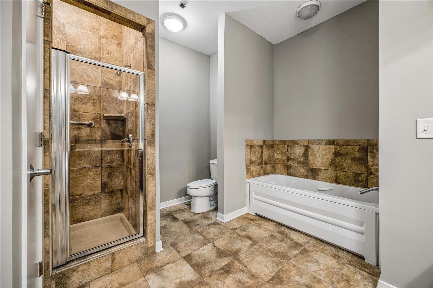 426 N FRONT ST Unit: 104