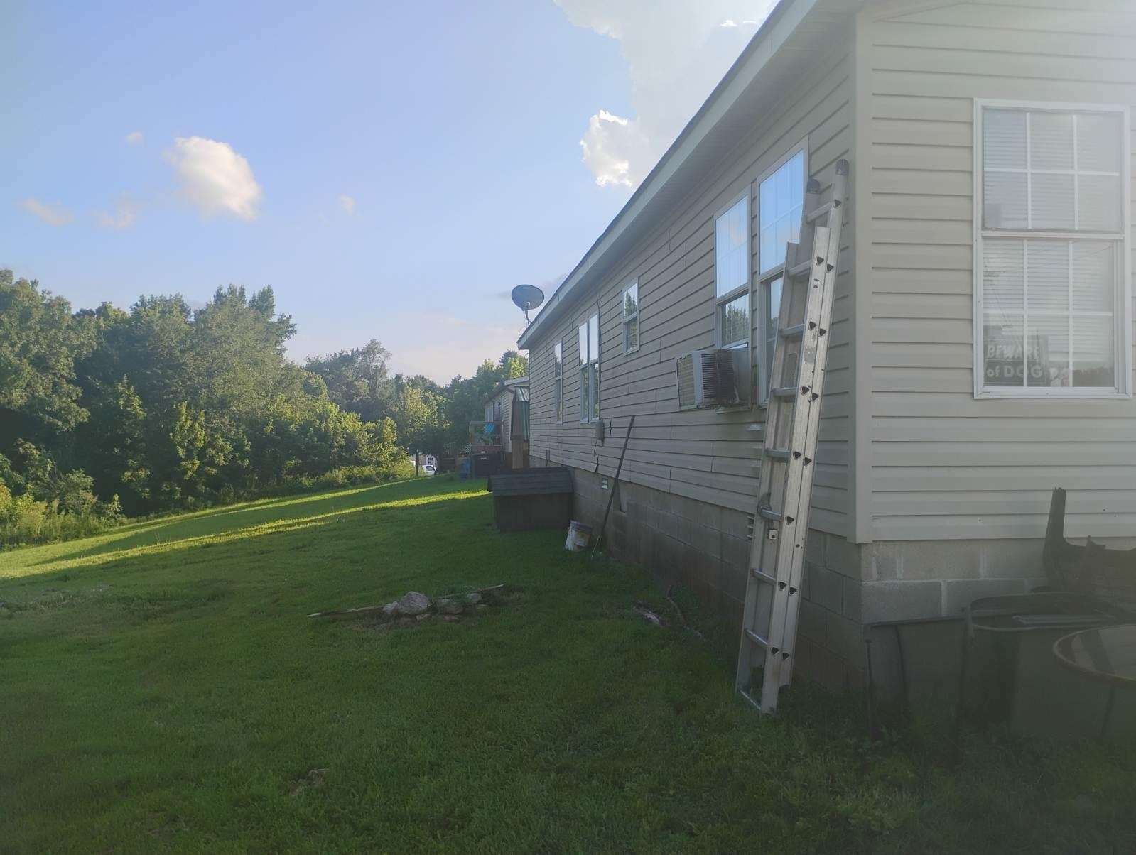 217 LAKESHORE DR