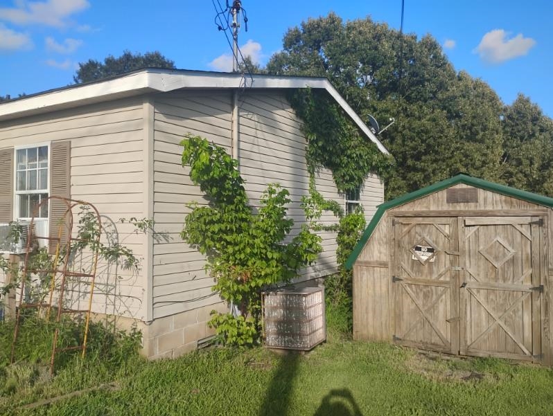 217 LAKESHORE DR