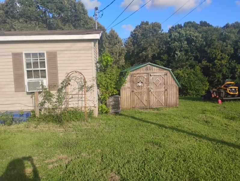 217 LAKESHORE DR