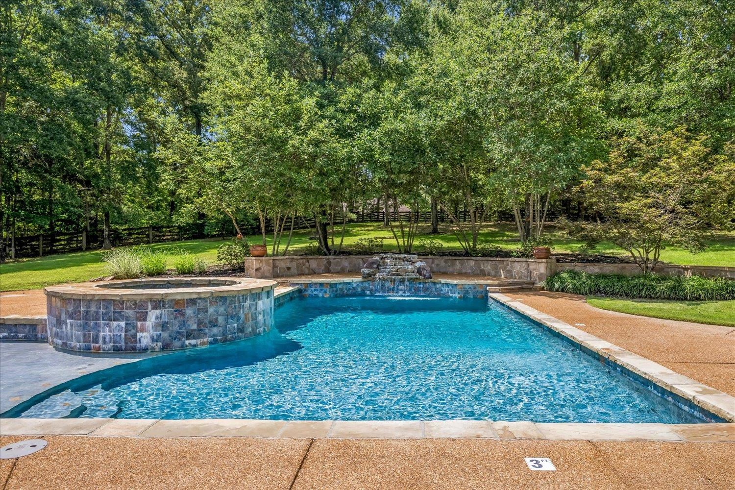 375 WESTBURY LN