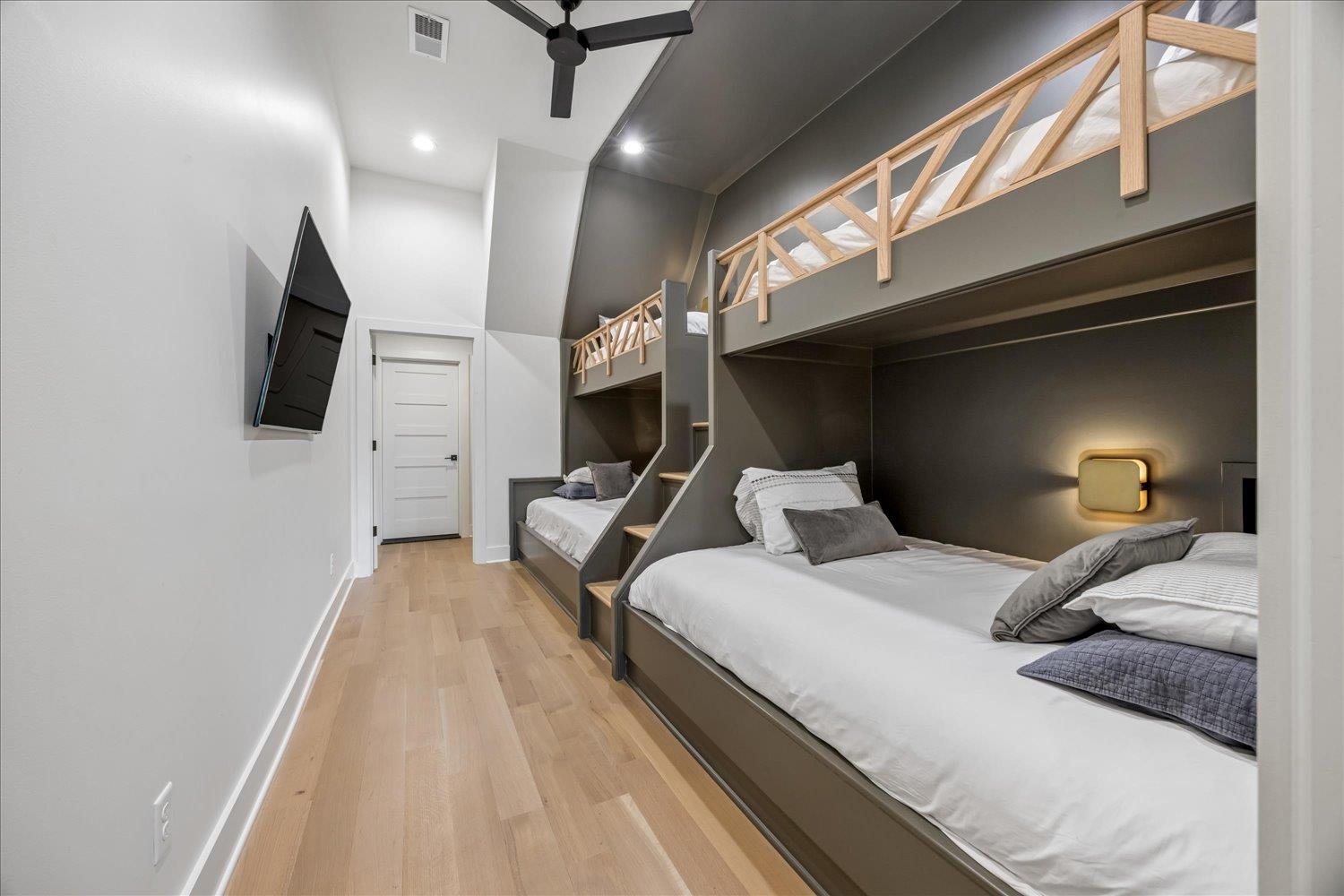 3182 CHAPEL WOODS CV