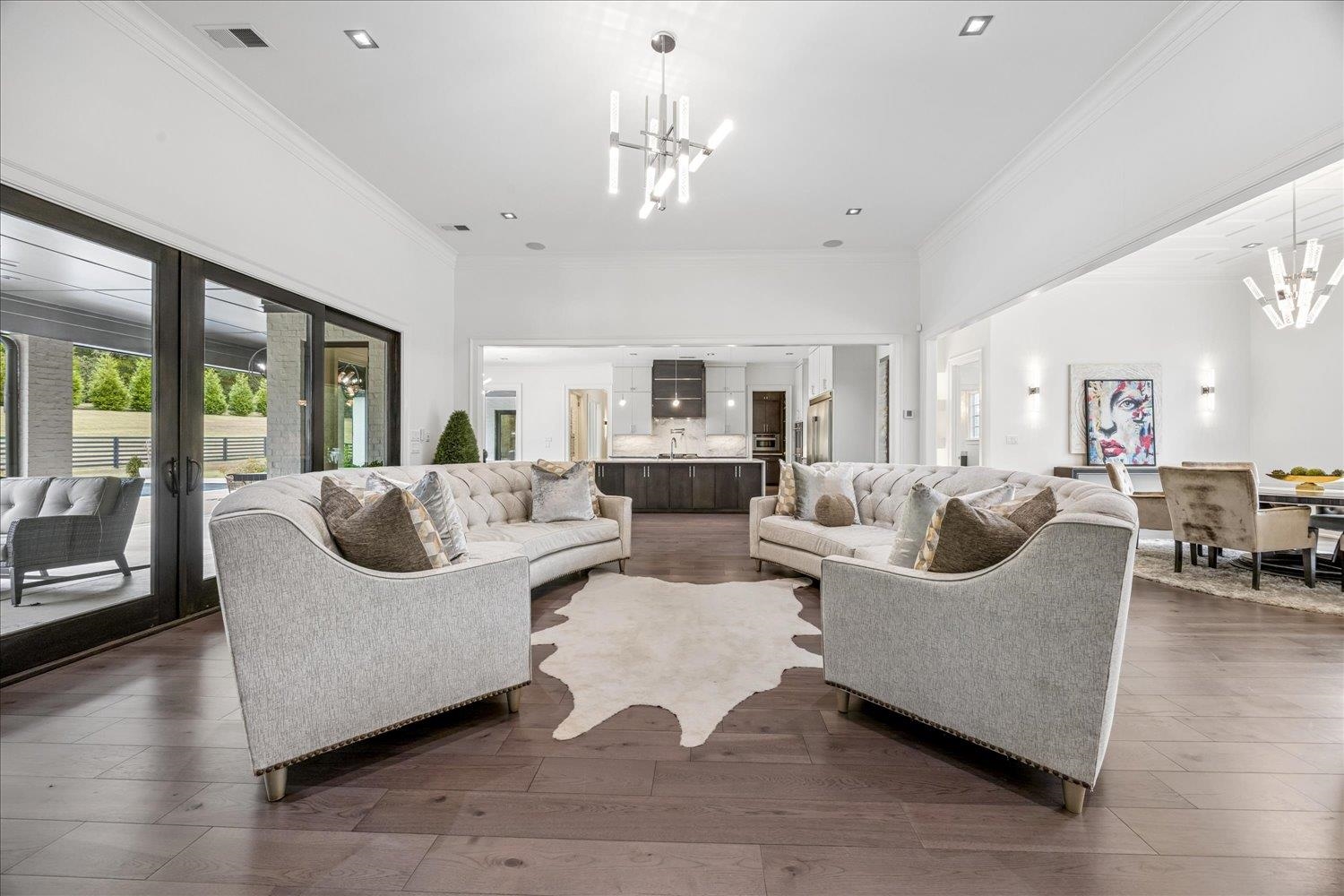 10740 CURTMAN DR