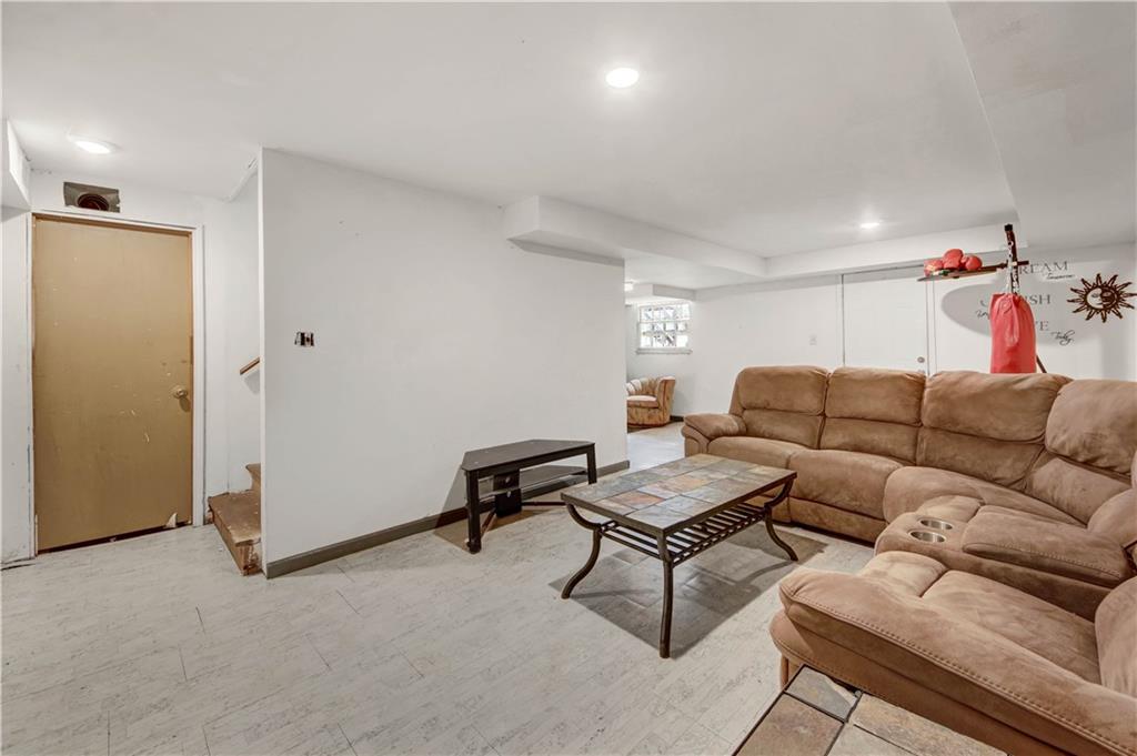 1477 Thornhill Court SW