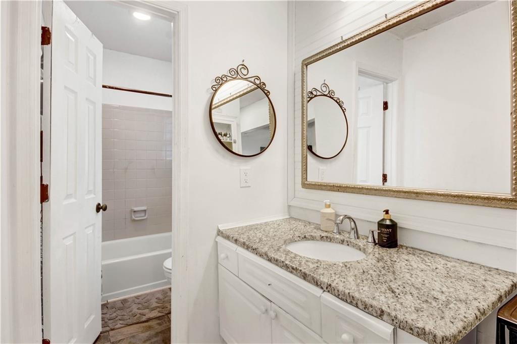 1477 Thornhill Court SW