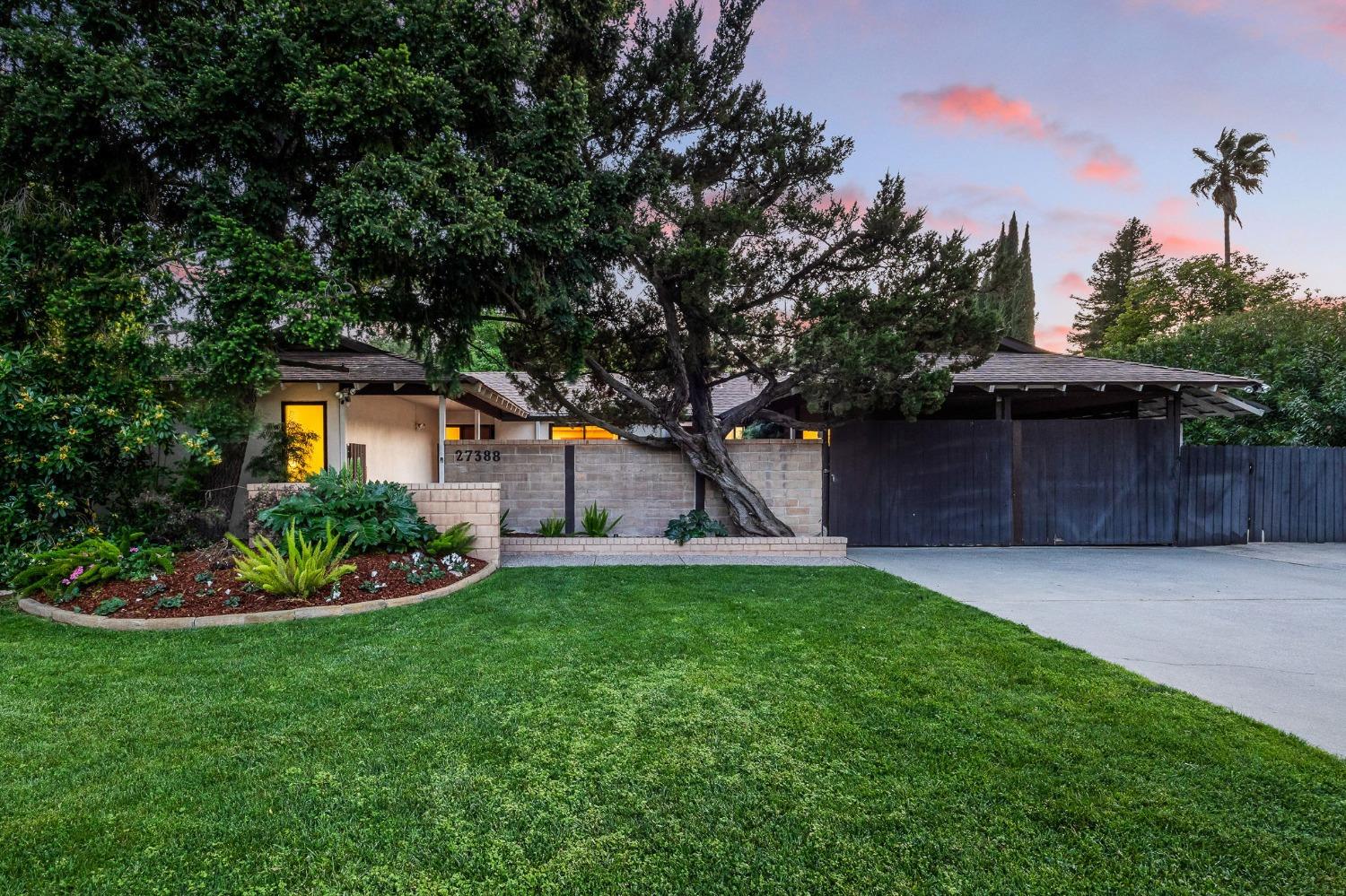 27388 Meadowbrook Drive