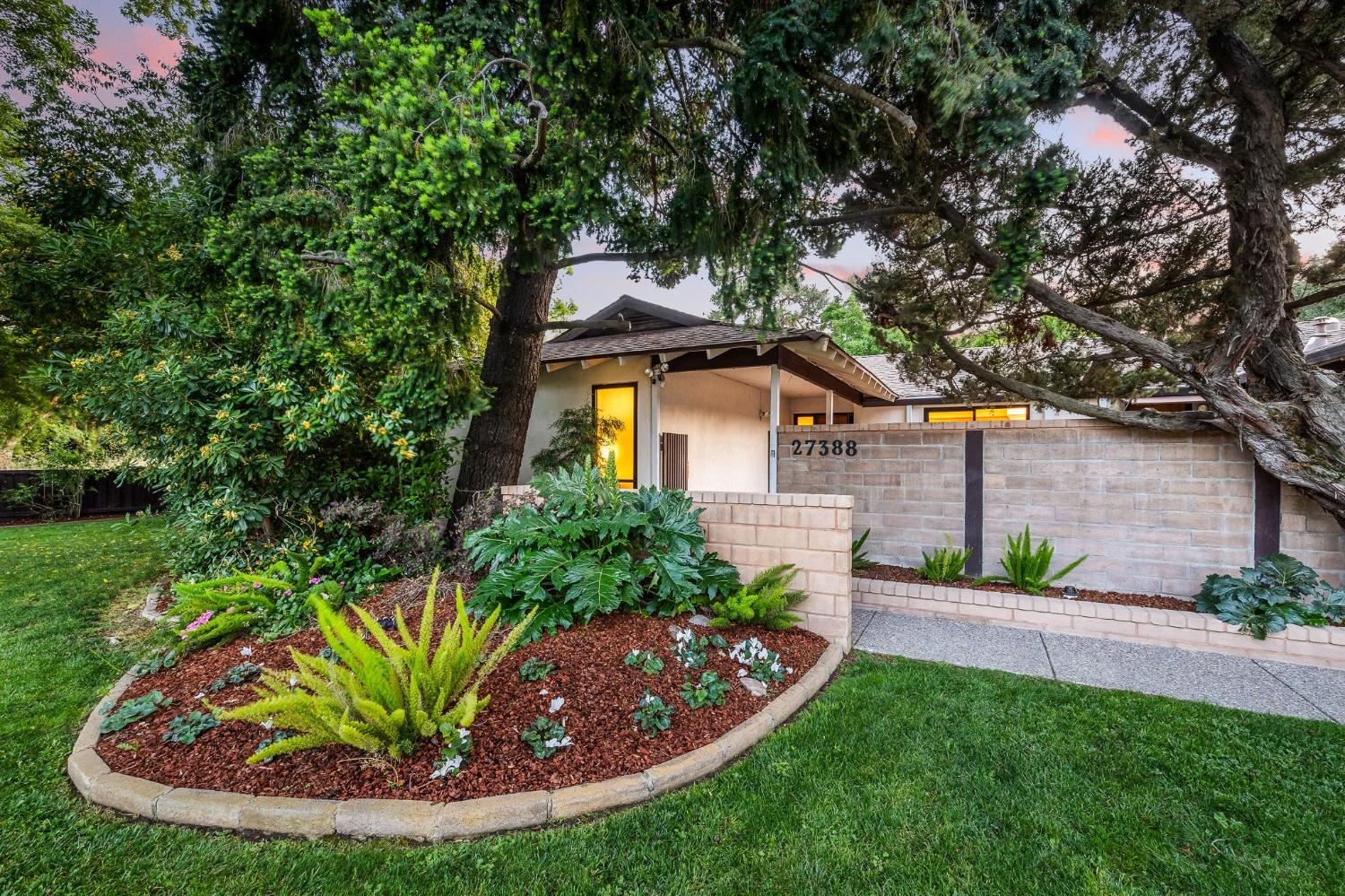 27388 Meadowbrook Drive