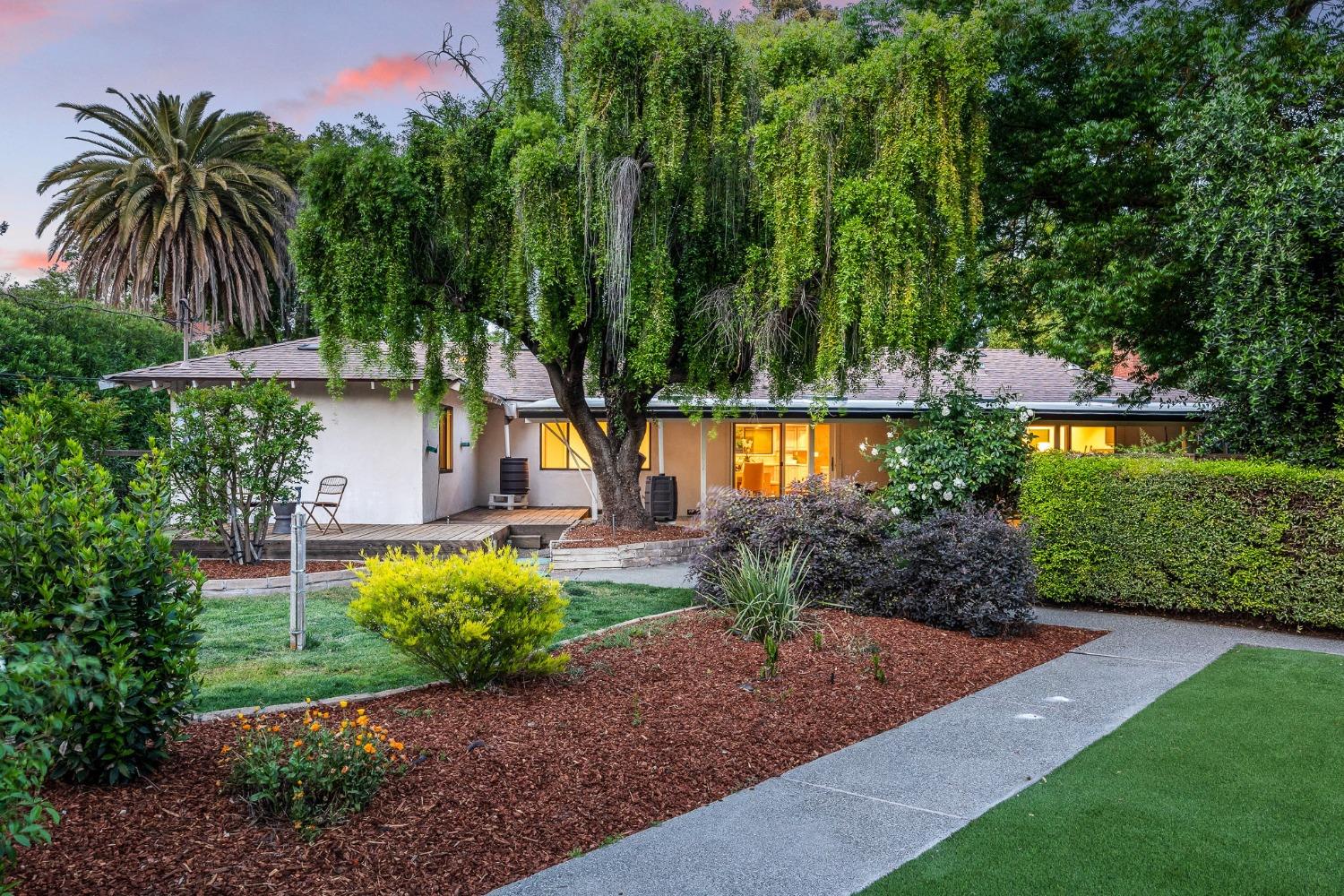 27388 Meadowbrook Drive