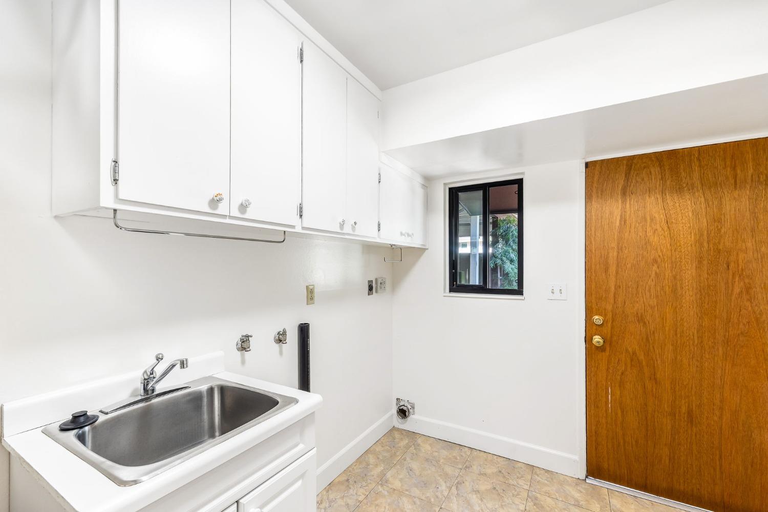 27388 Meadowbrook Drive