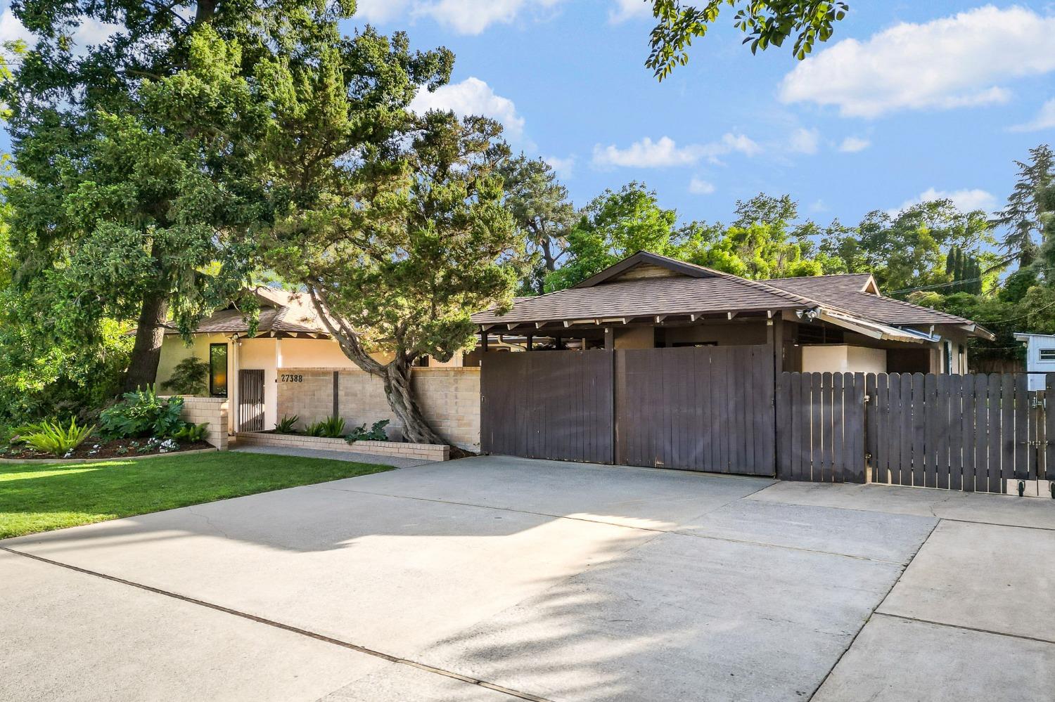 27388 Meadowbrook Drive