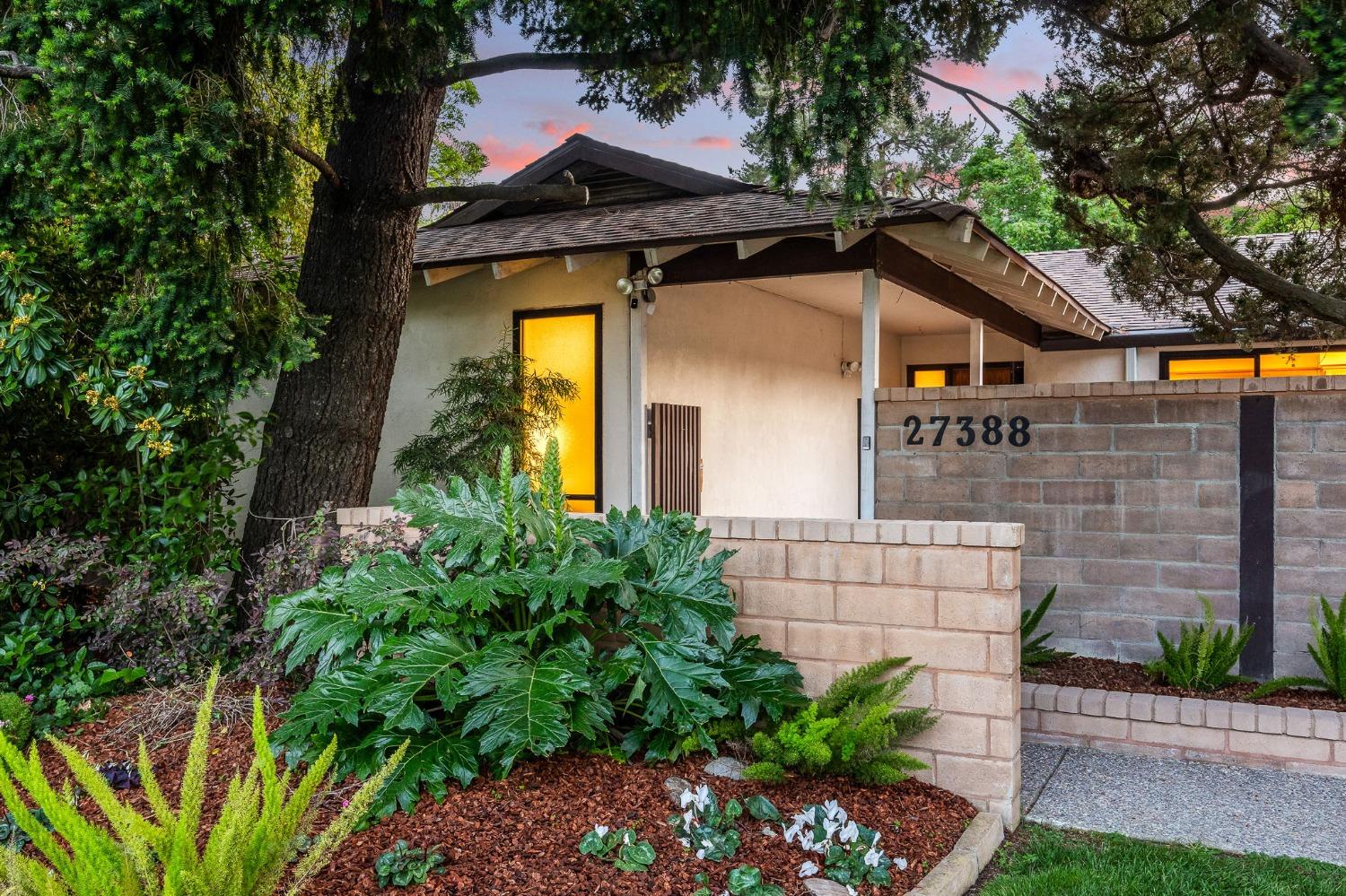 27388 Meadowbrook Drive