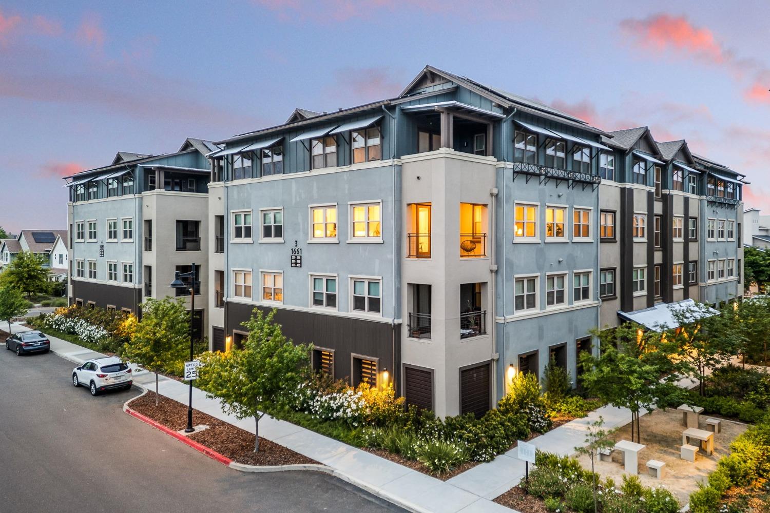 1661 Spring Street 335