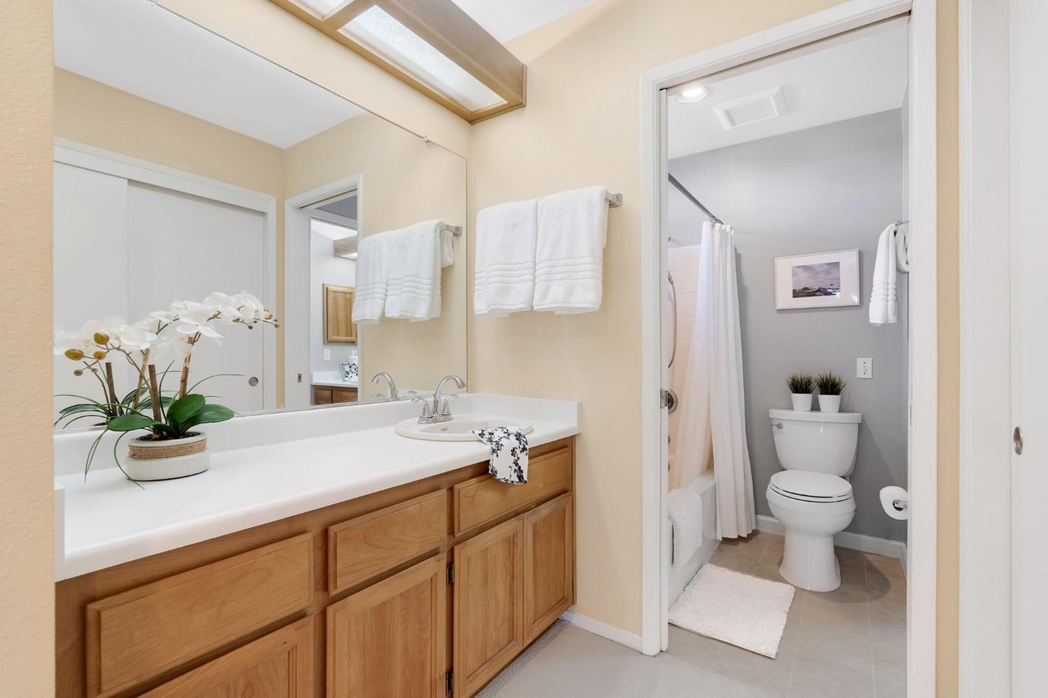 811 La Coruno Street