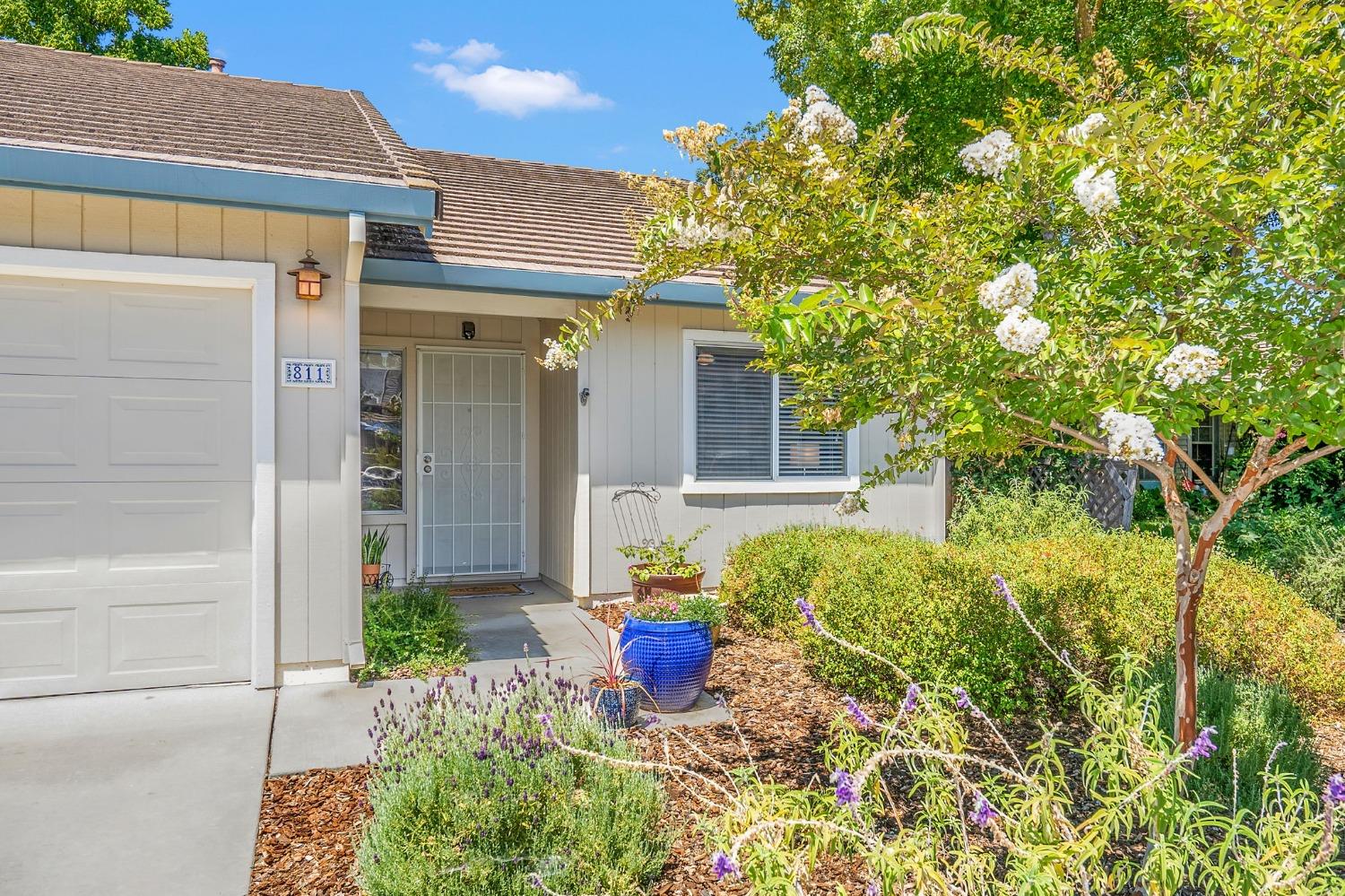 811 La Coruno Street