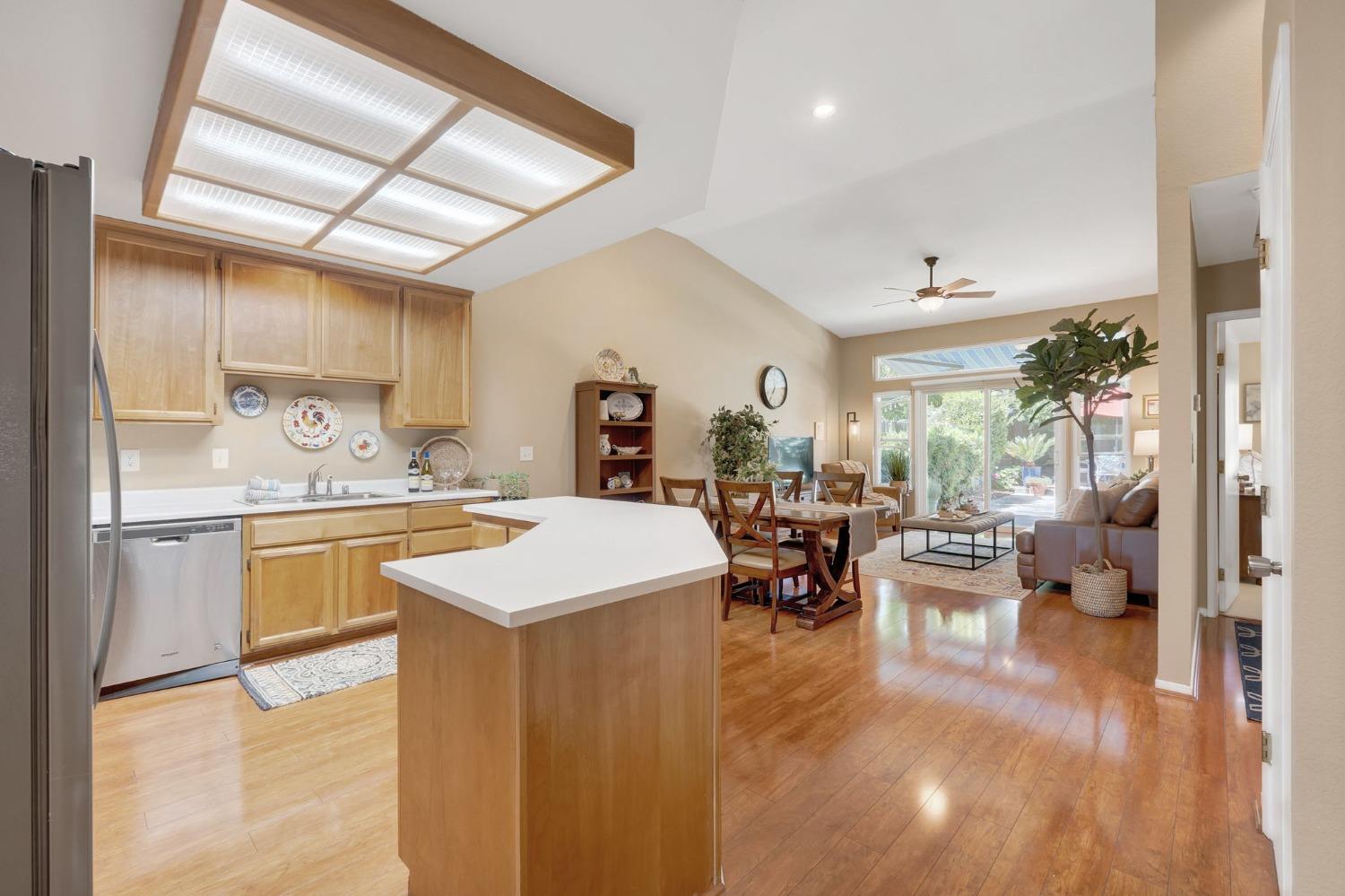 811 La Coruno Street