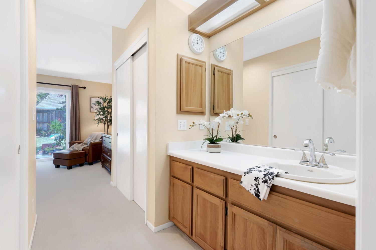 811 La Coruno Street