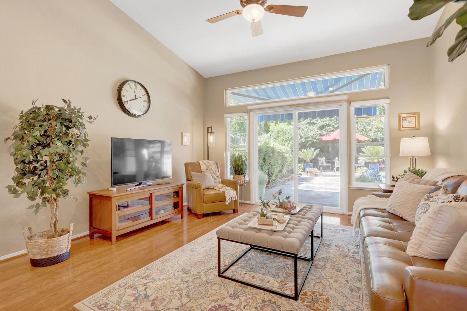 811 La Coruno Street