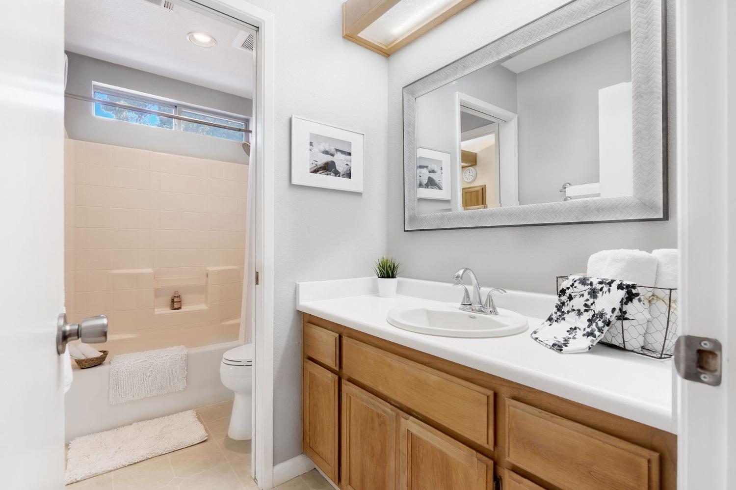 811 La Coruno Street