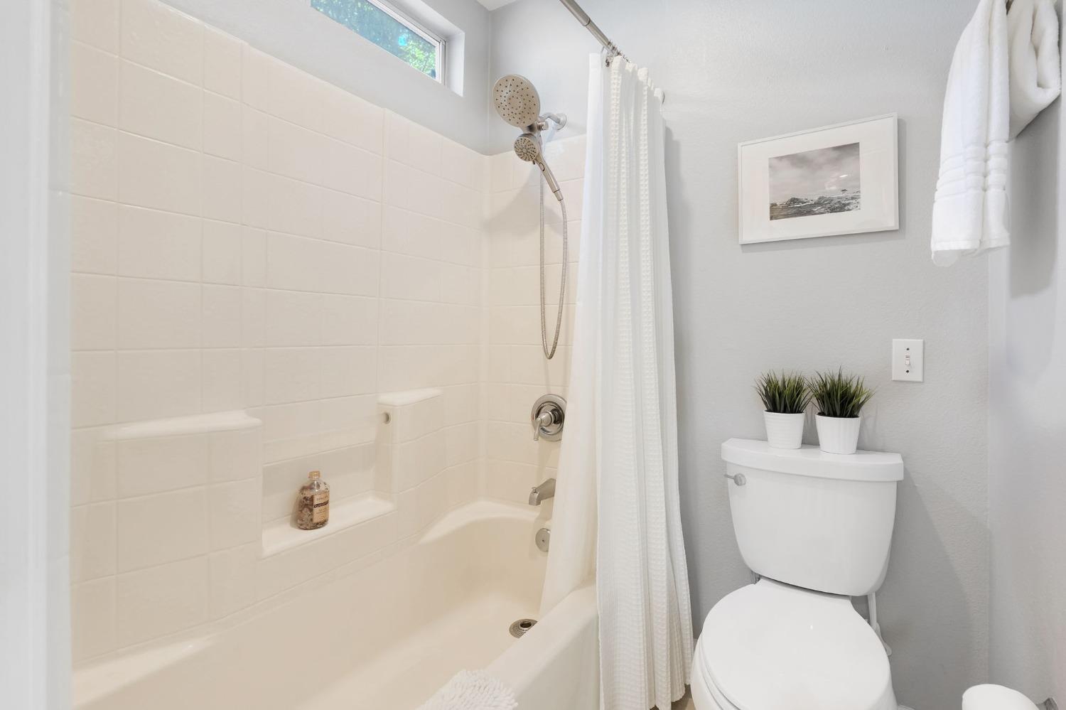 811 La Coruno Street