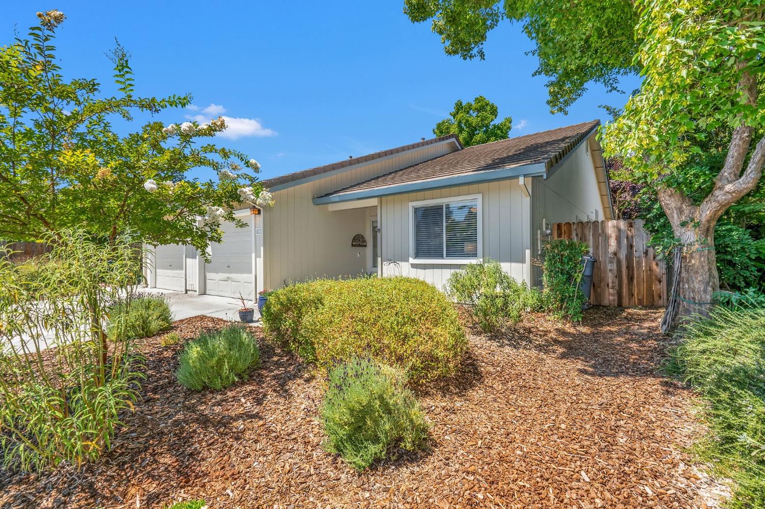 811 La Coruno Street