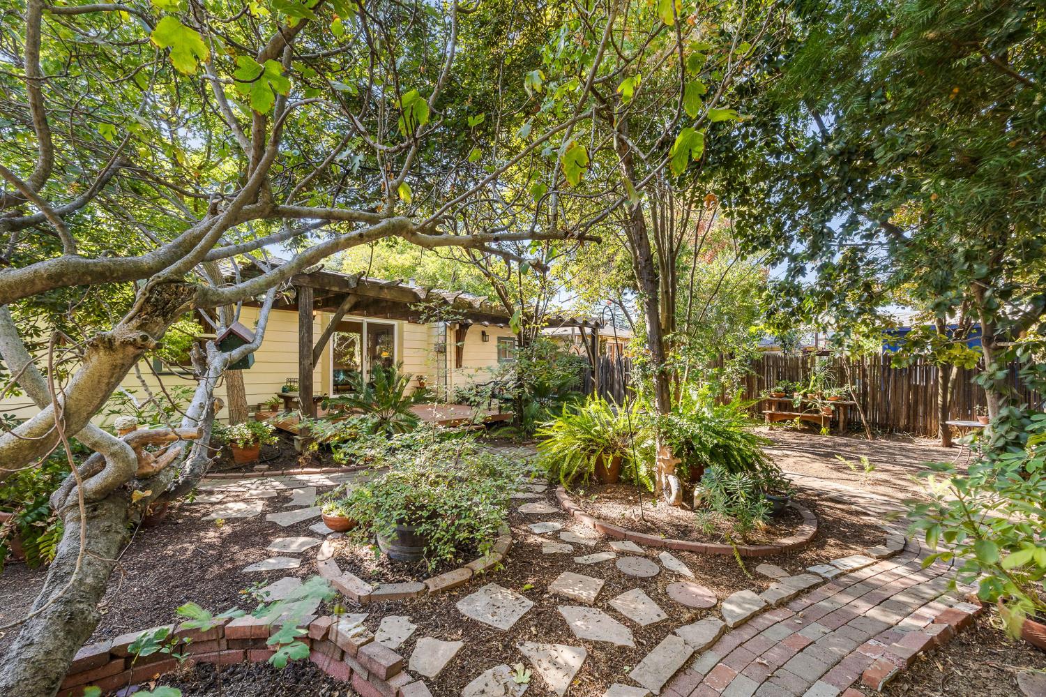 914 D Street