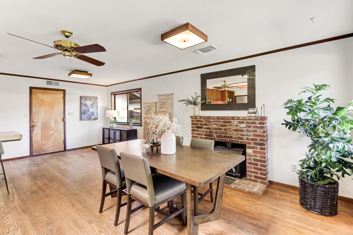 1302 Oak Avenue
