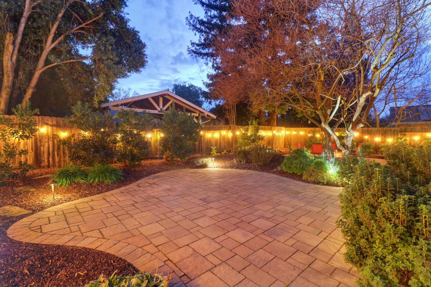 3216 Oyster Bay Avenue